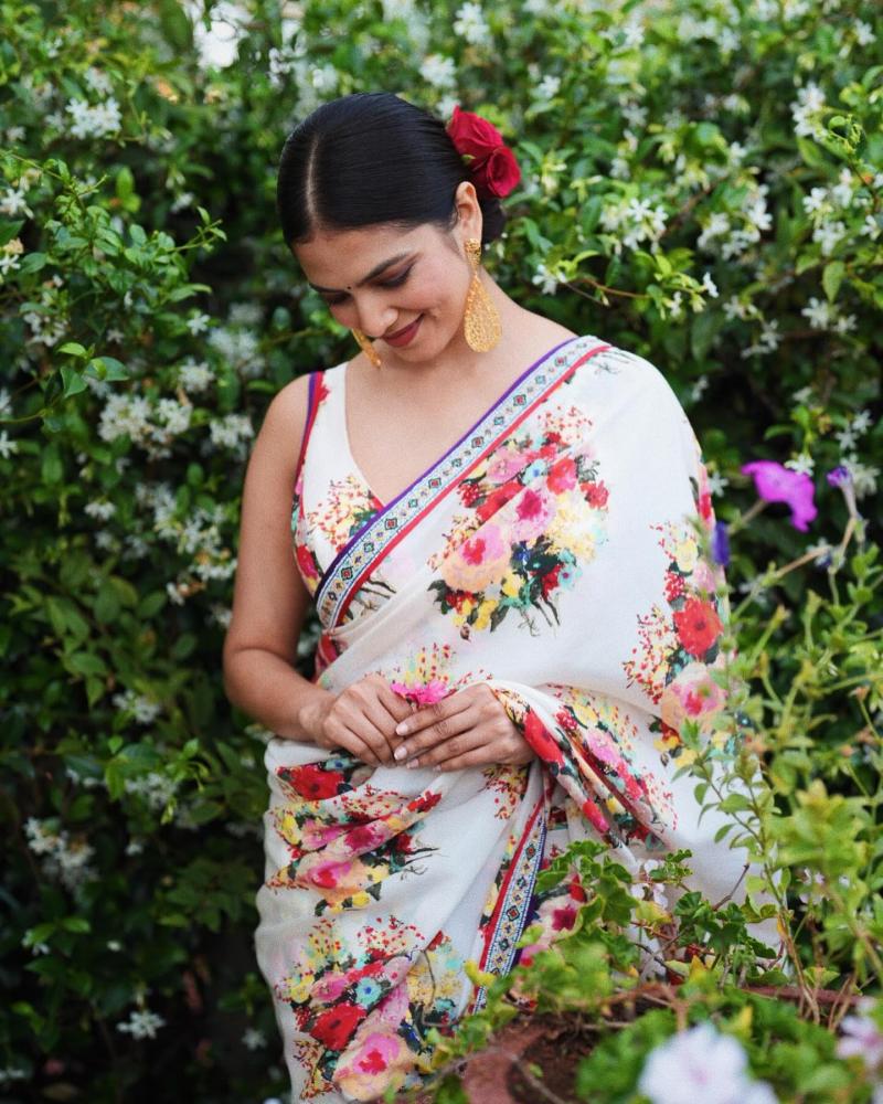 malavika-mohanan-hot-in-sarees